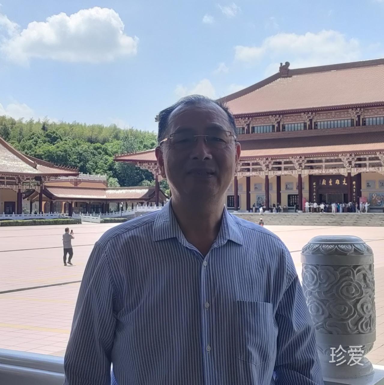 天高云淡