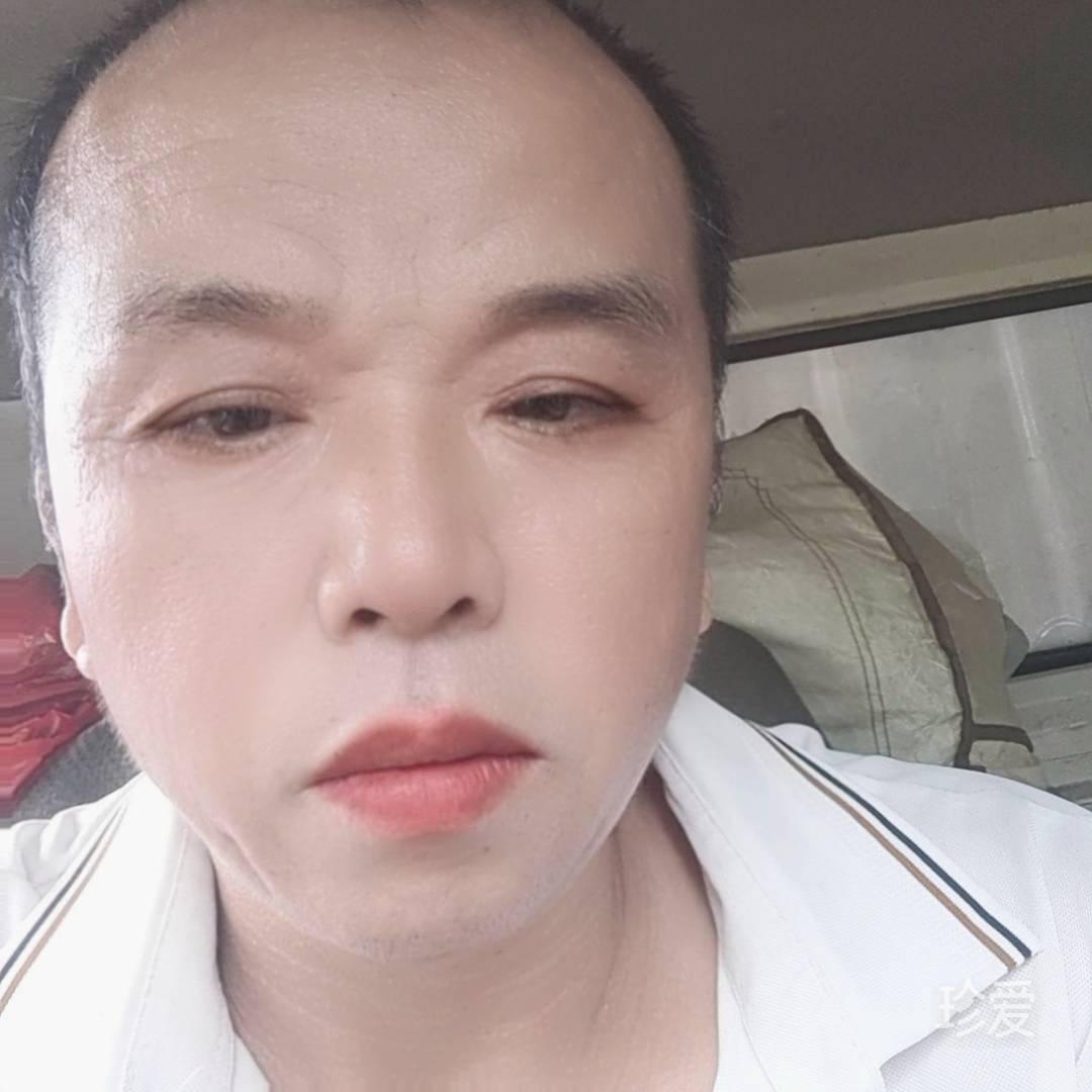 跑货车的赶路人