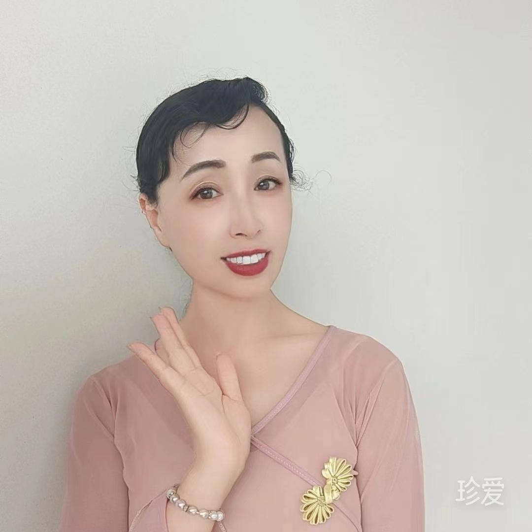 黄美美英歌曼舞