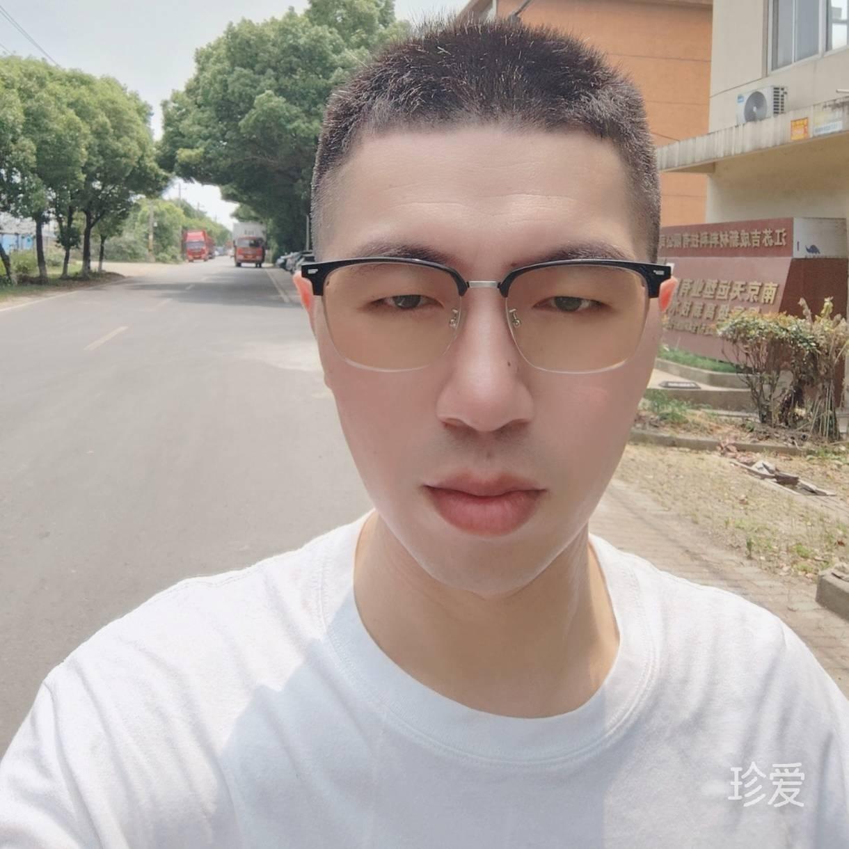 叾屾