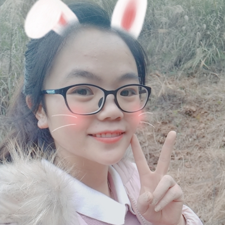 嘴角上扬时很美