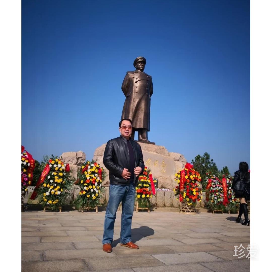 厚實(shí)的肩膀