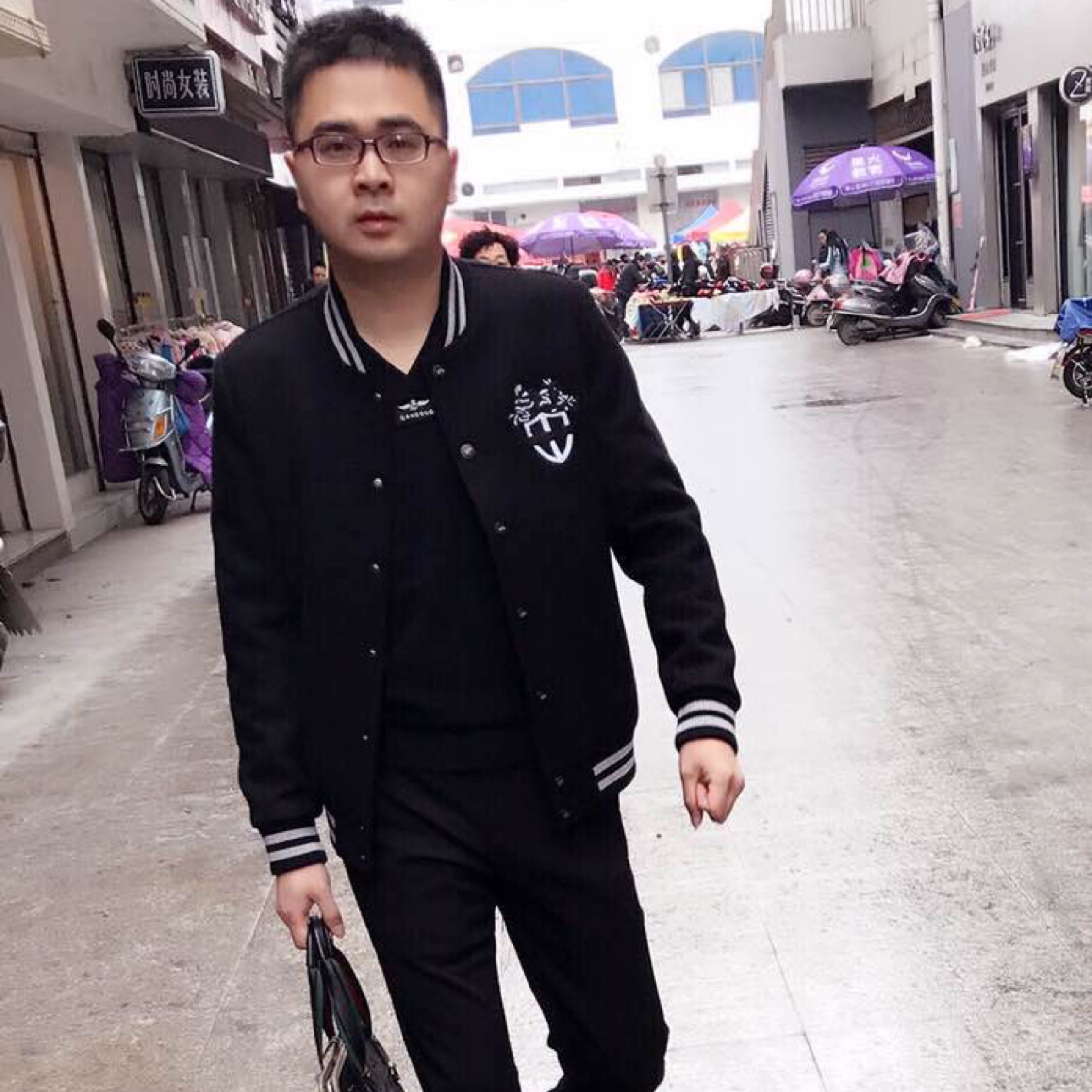 邀月听风就是雨