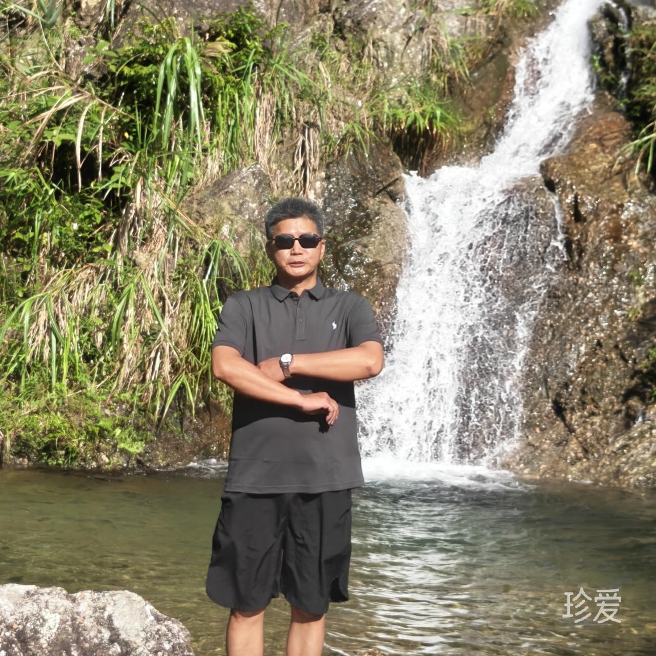 爱你不爱她