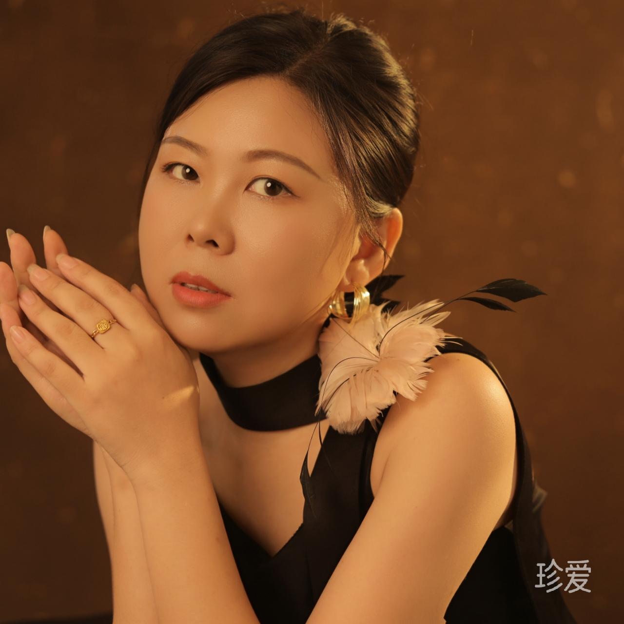 会笑的眼睛真美
