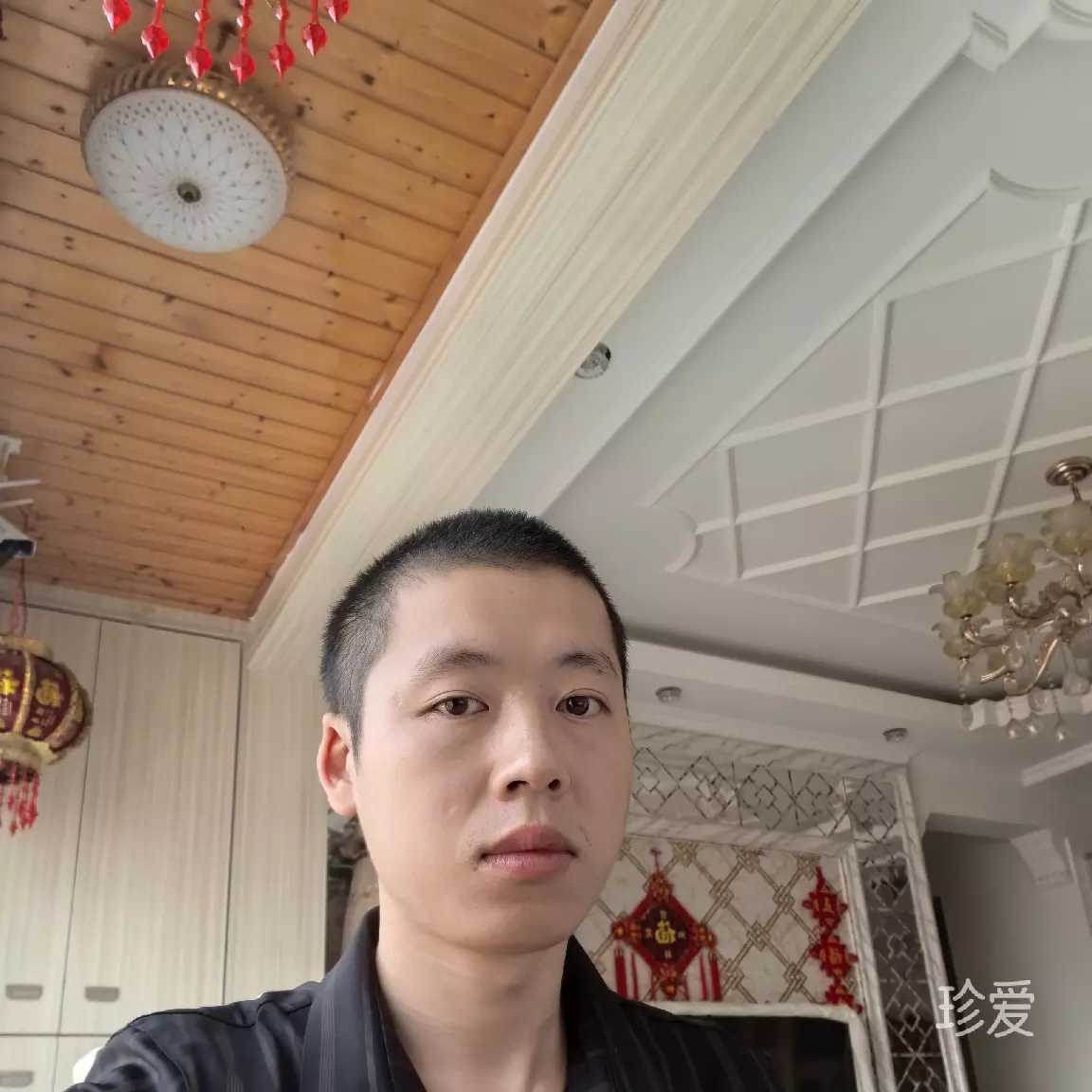 一对寂寞的心