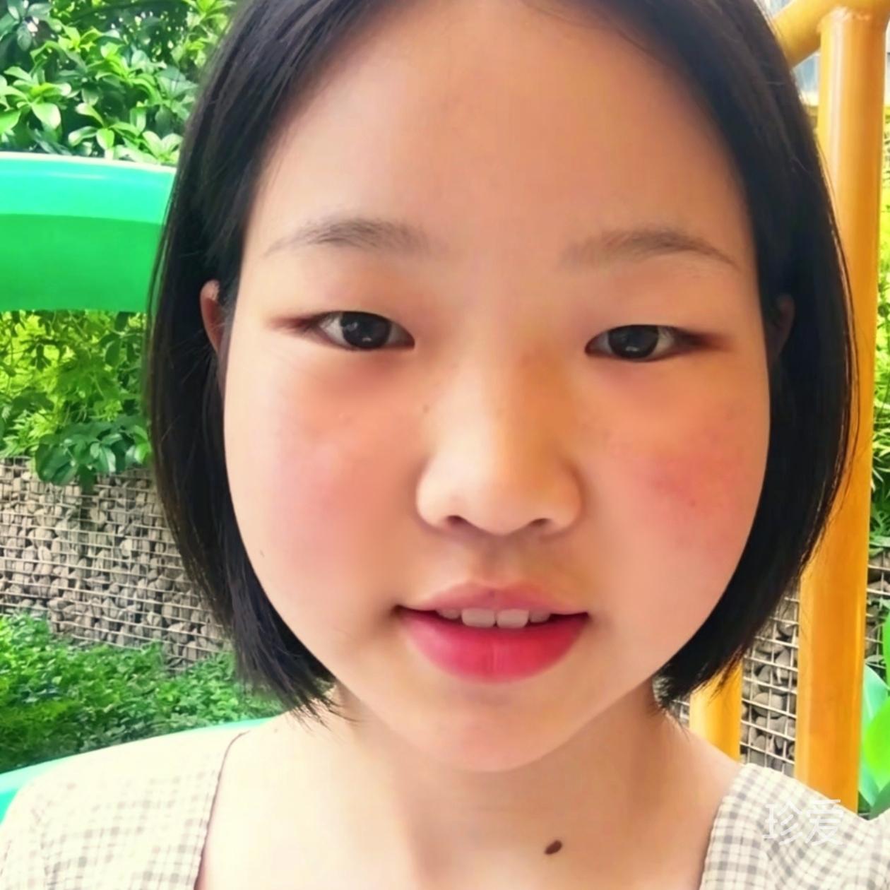 清爽干净大女孩