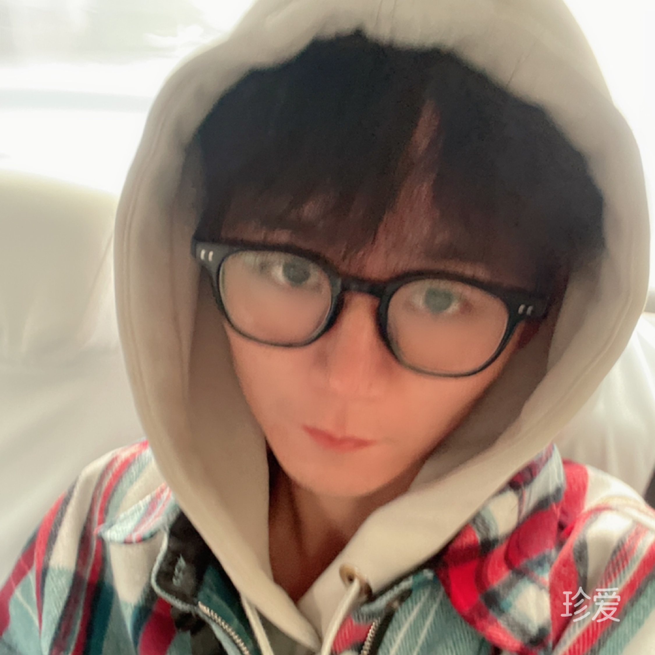 嘎嘎努力的小凳子