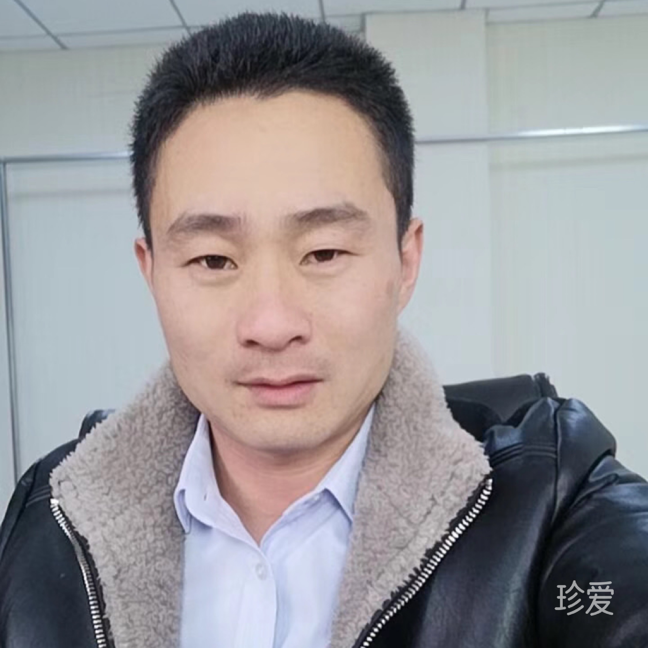 个儿不高的张先生