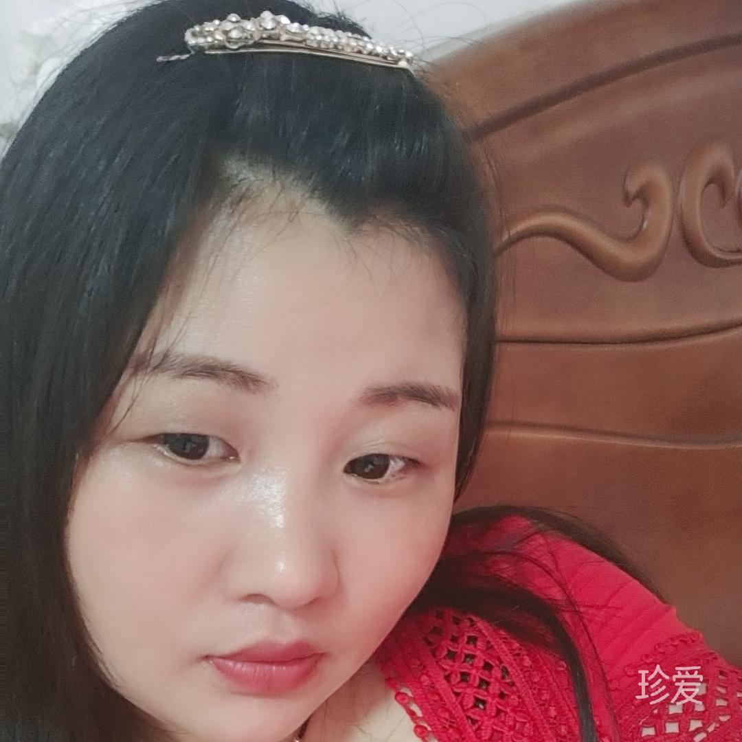 藏在睫毛下