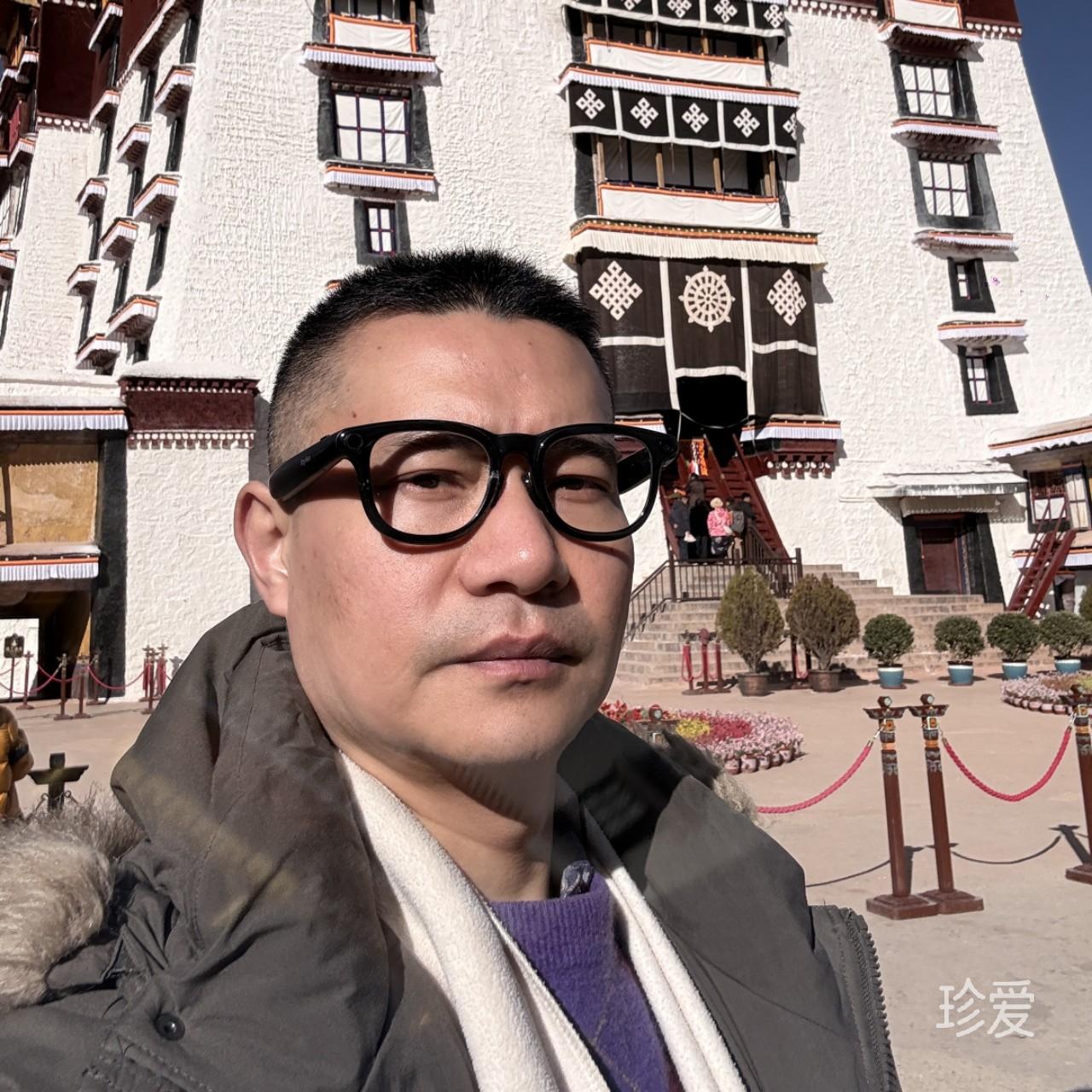 半是胭脂半泪痕