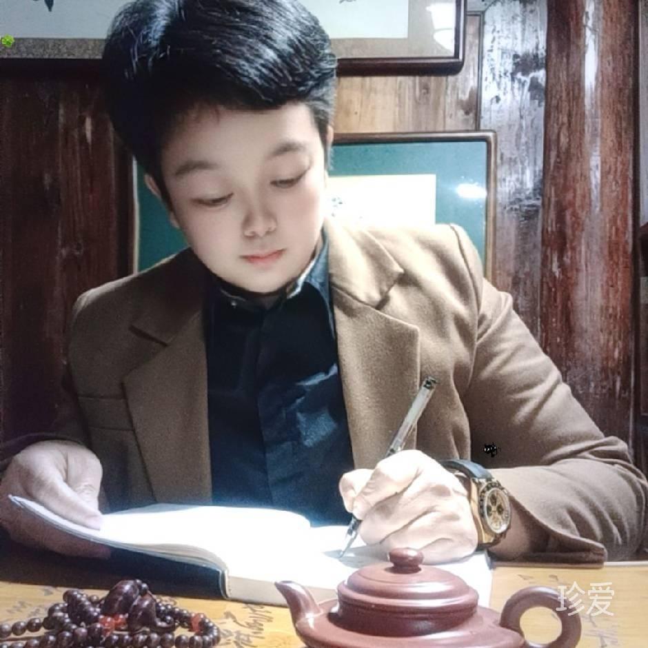 杨岑