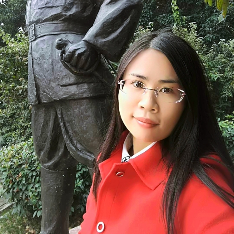 挨著月亮的星星