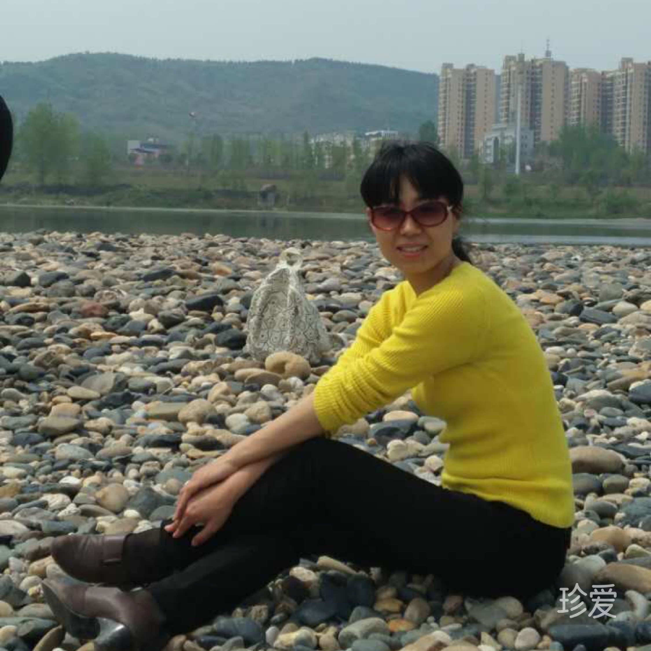 陽(yáng)光下的白云