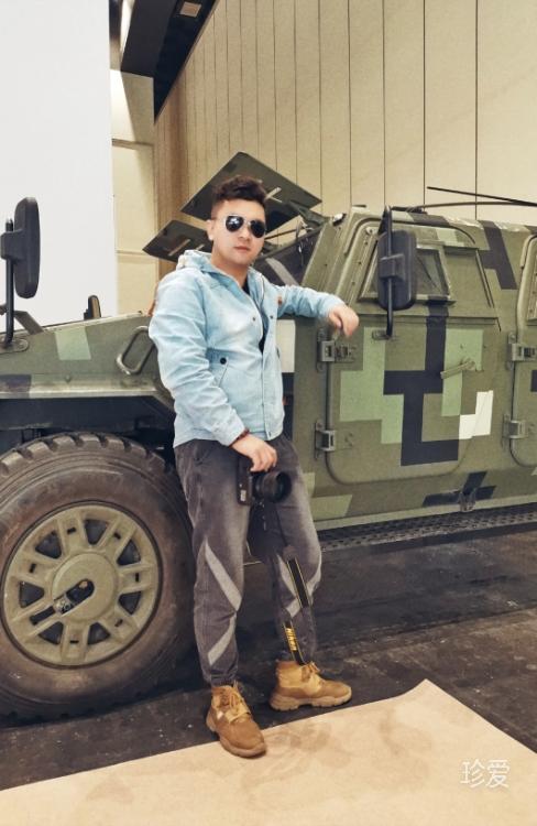 愛攝影的美術老師