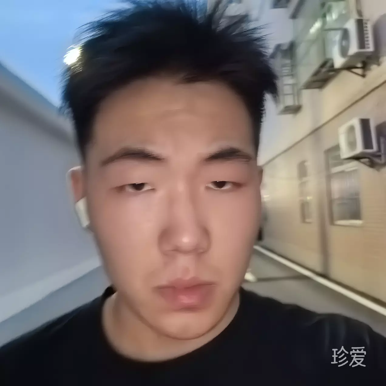 卢小欠