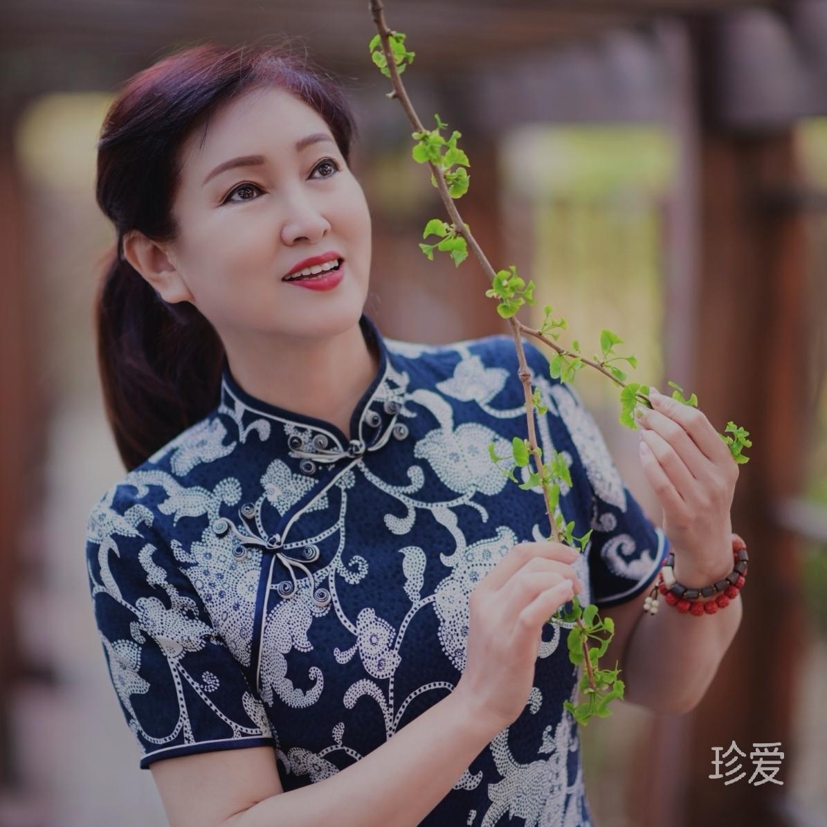 素雅白茶香