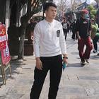 走在迷雾的小巷里