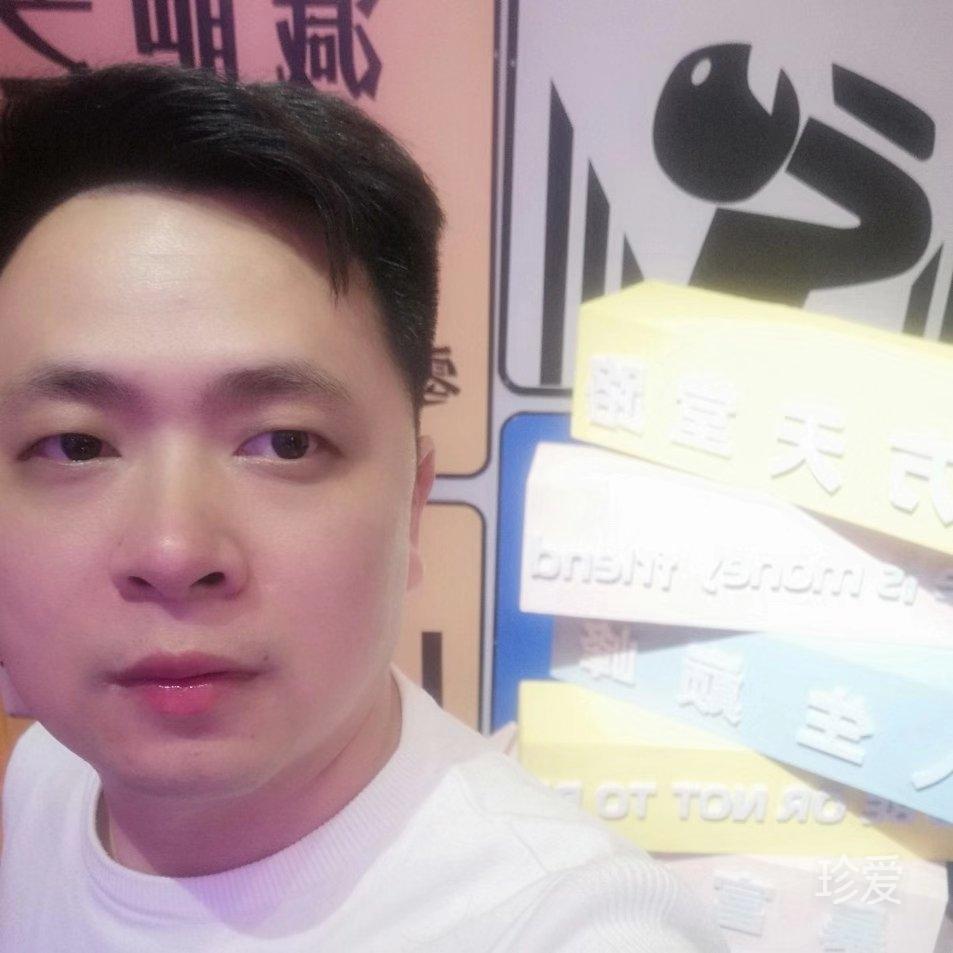 走在迷霧的小巷里