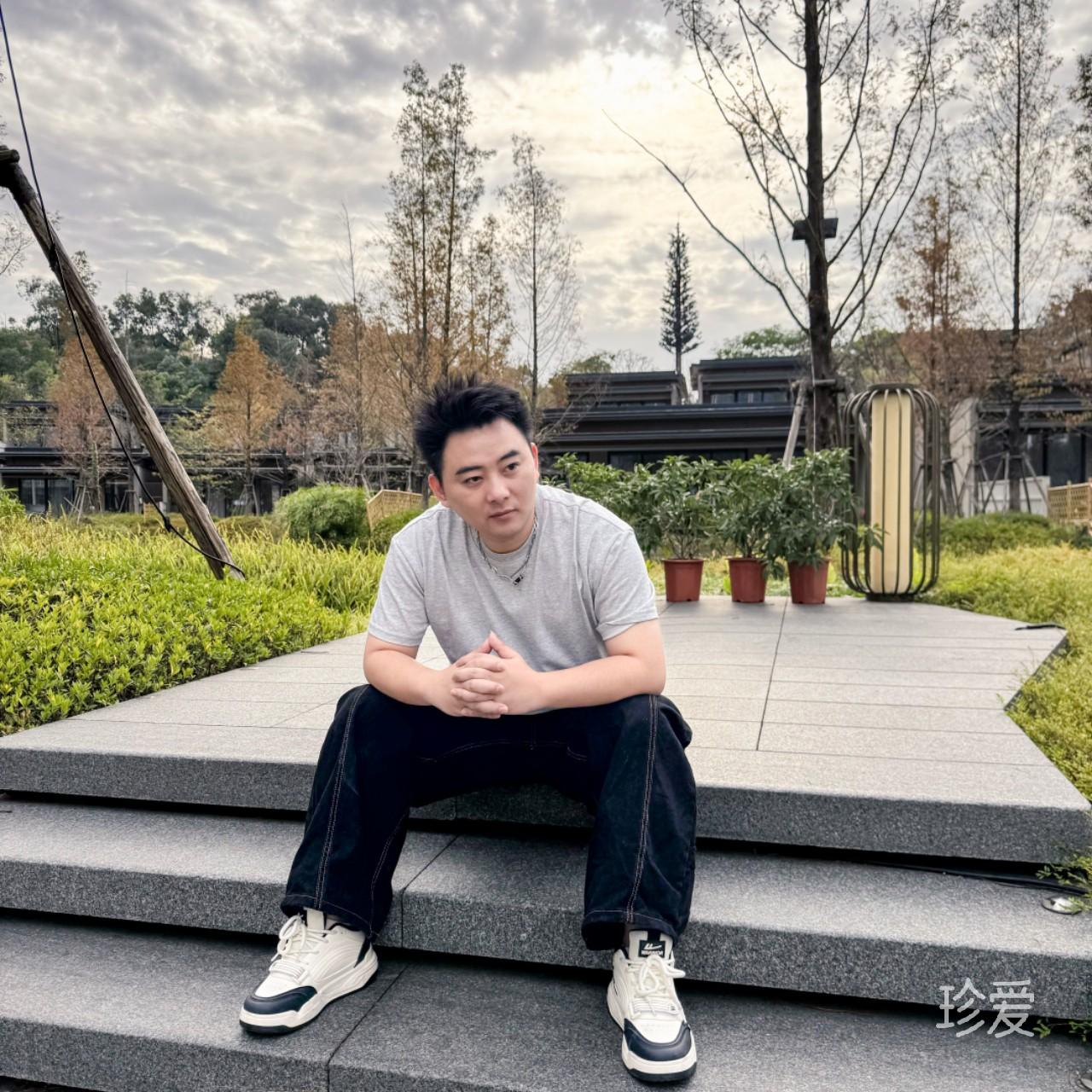 两个钳子小龙虾