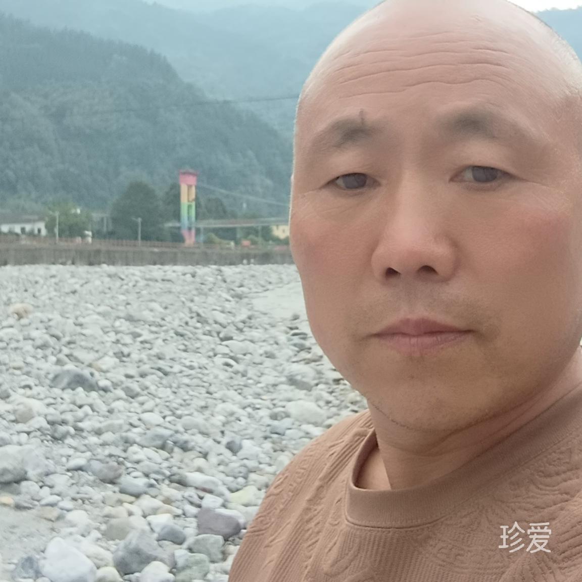 等爱的人空旷雪原
