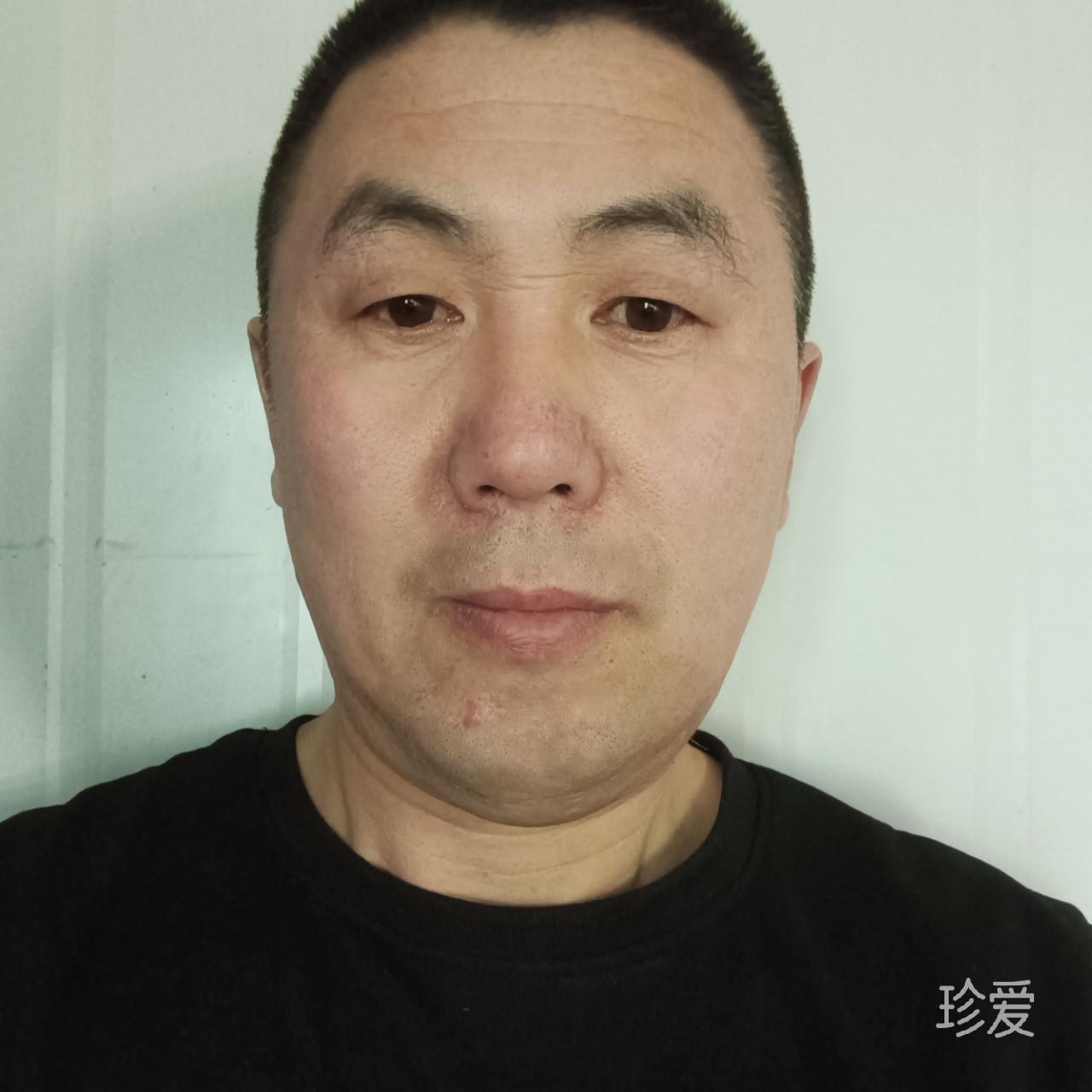 阳光下的男人