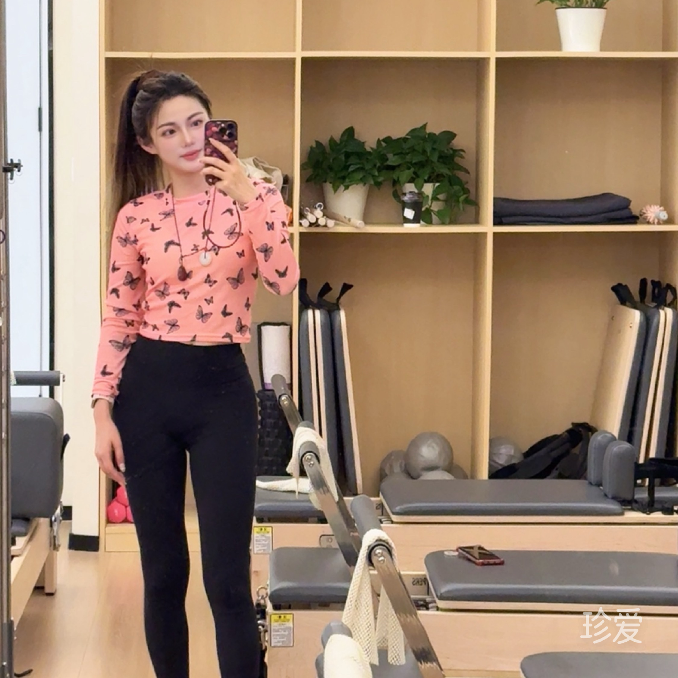 村里有姑娘叫小芳