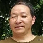 牵手漫步