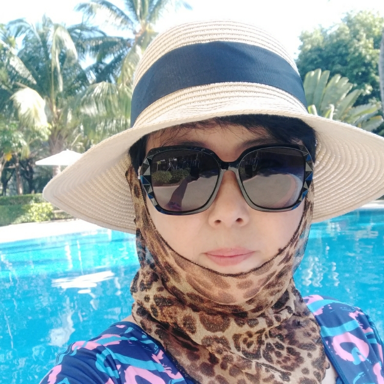 自由飞翔的燕子