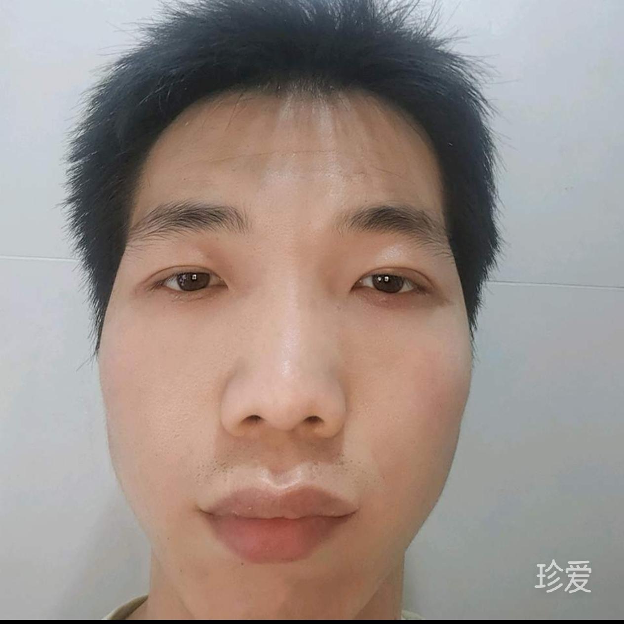 巴黎铁塔下的苦涩
