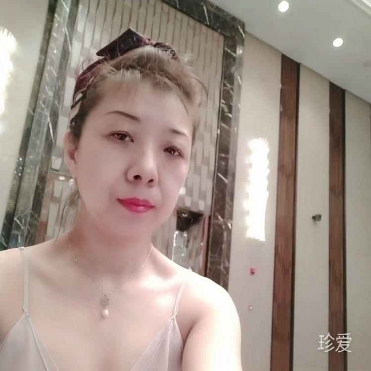 愛打羽毛球的女人