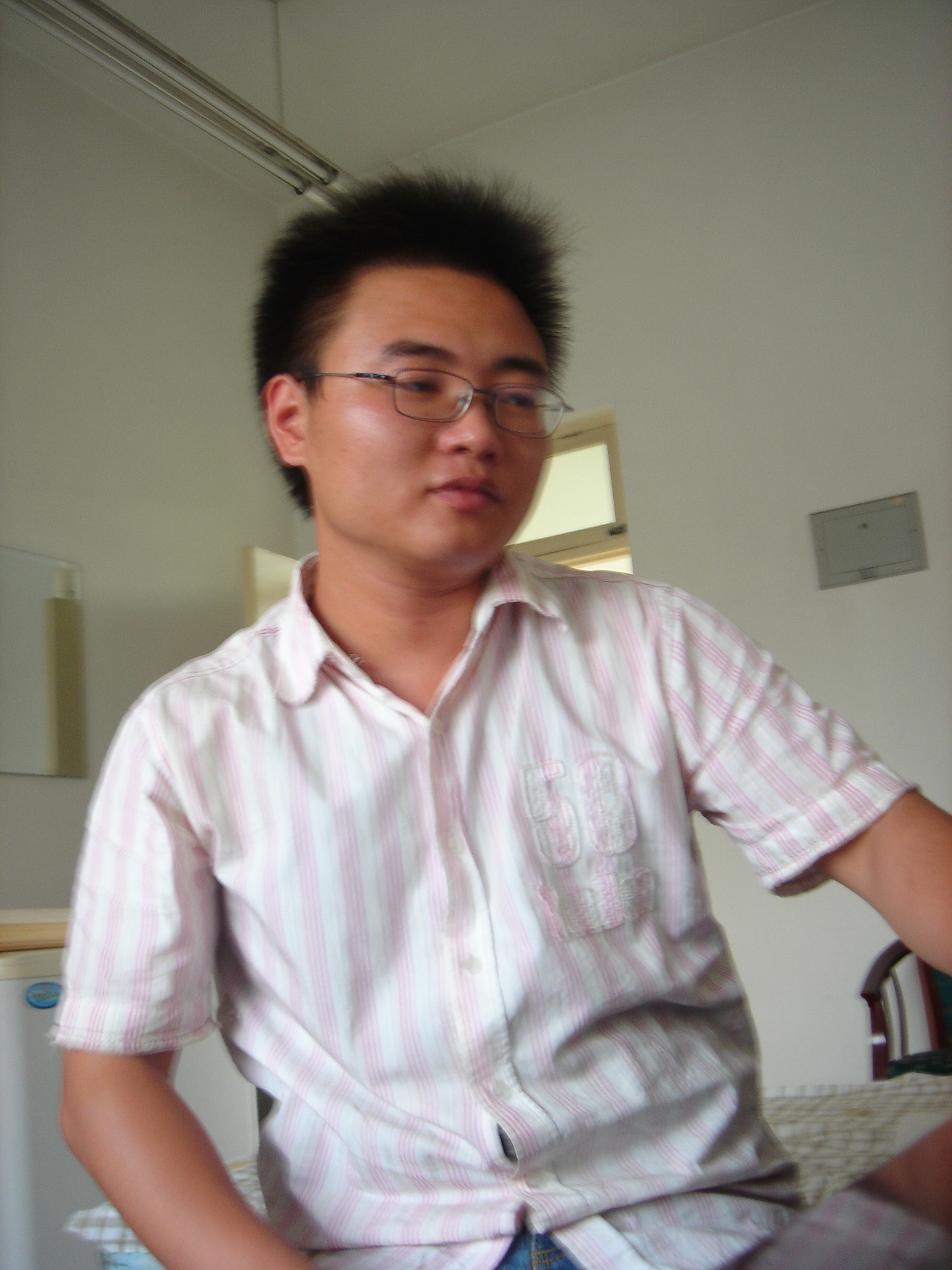 劃根火炬點(diǎn)煙