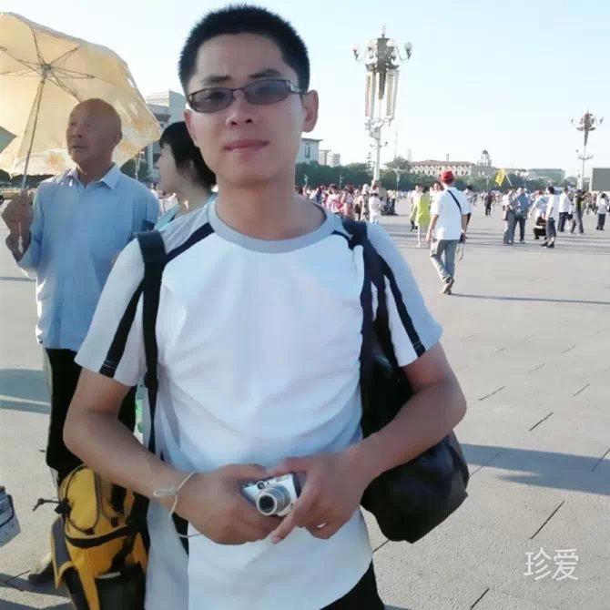 快樂(lè)的小豬