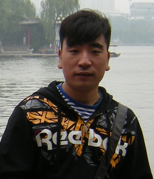 板砖上插百合花