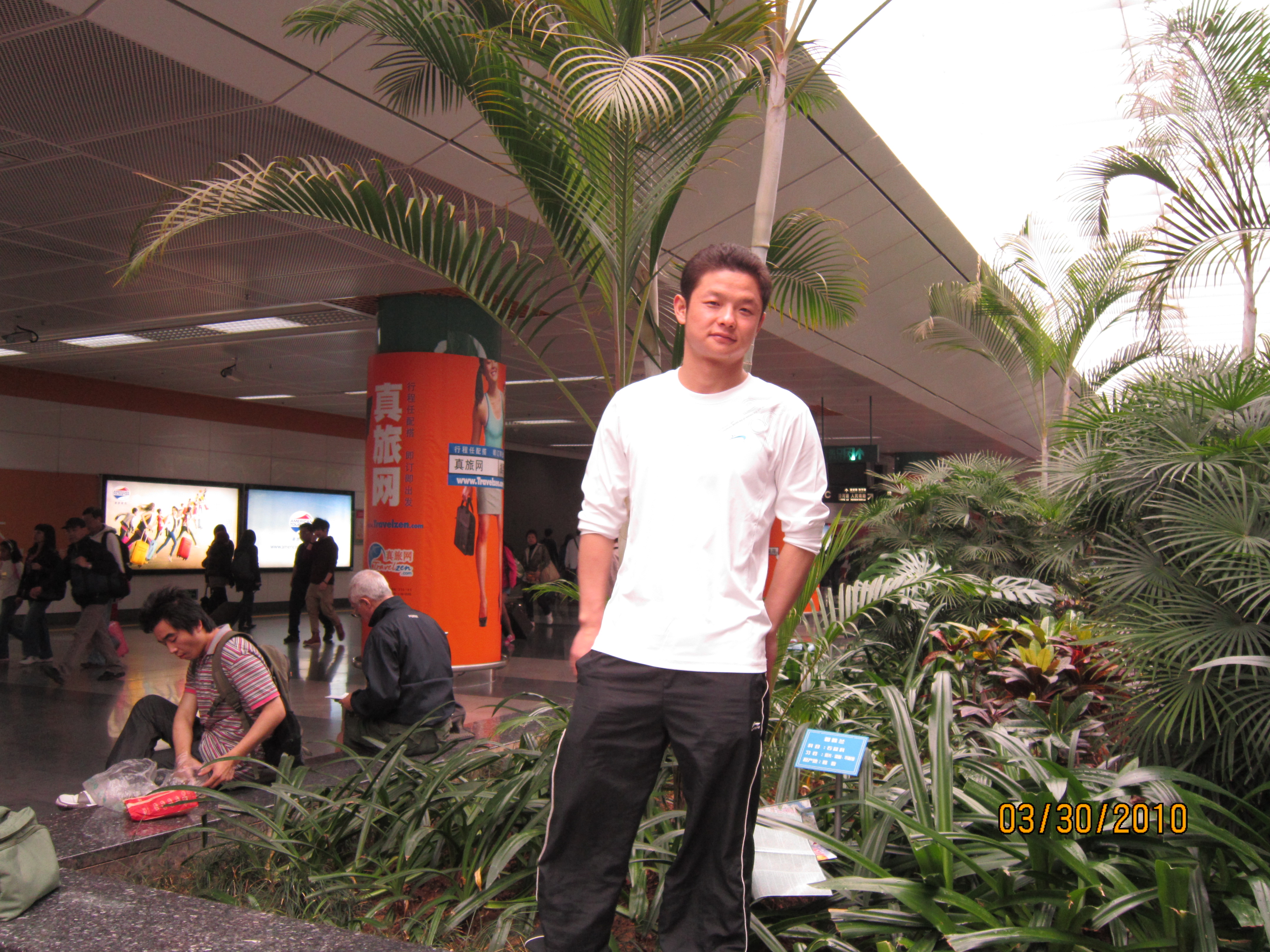 微笑的看着你！