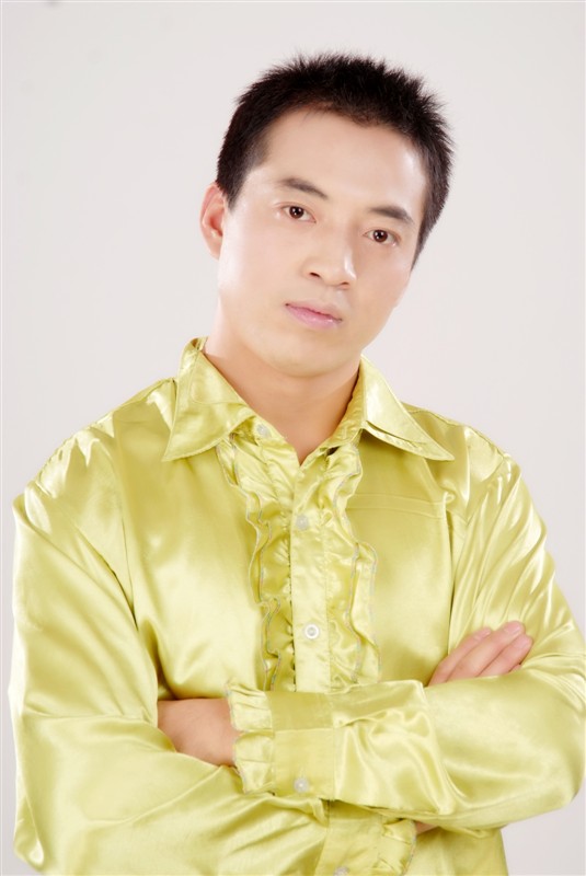 在黑暗中偷笑