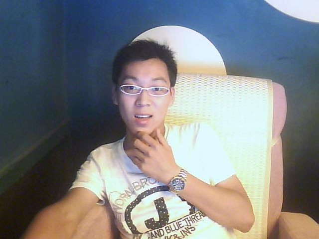 臨時(shí)演員。