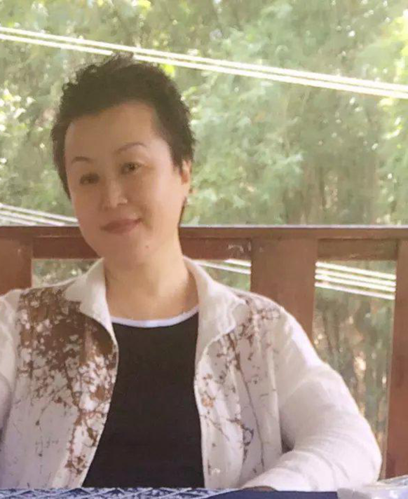 阳光灿烂的老太太