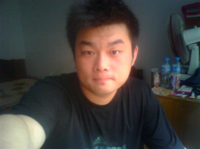 下雨天的小河边