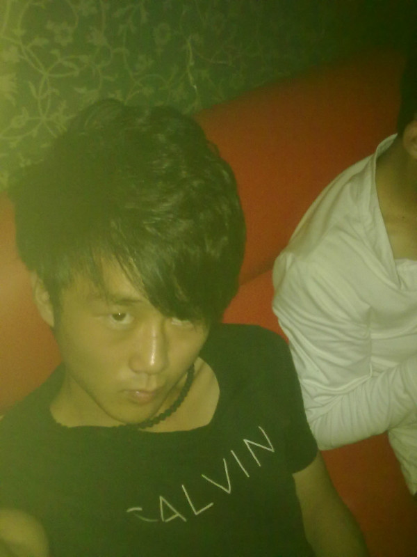 舉著紅旗談過(guò)去、