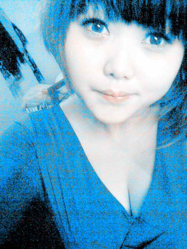 穿過骨頭撫摸你